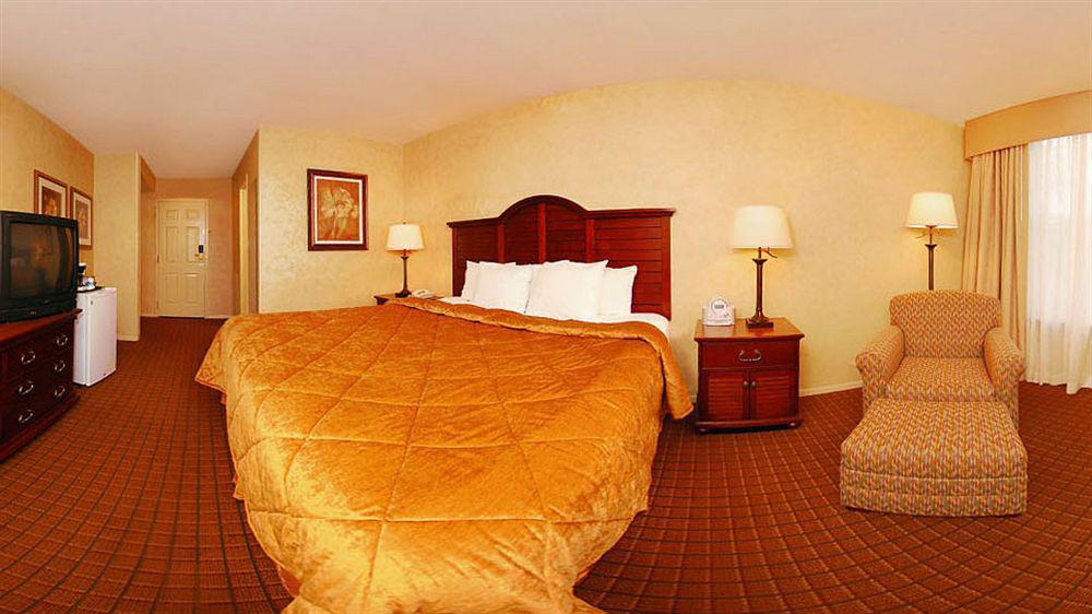 Quality Inn Pittsburgh Airport Oakdale Ngoại thất bức ảnh