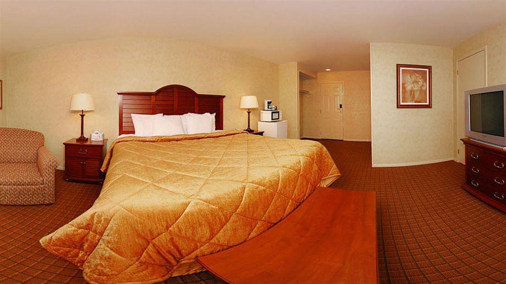 Quality Inn Pittsburgh Airport Oakdale Ngoại thất bức ảnh
